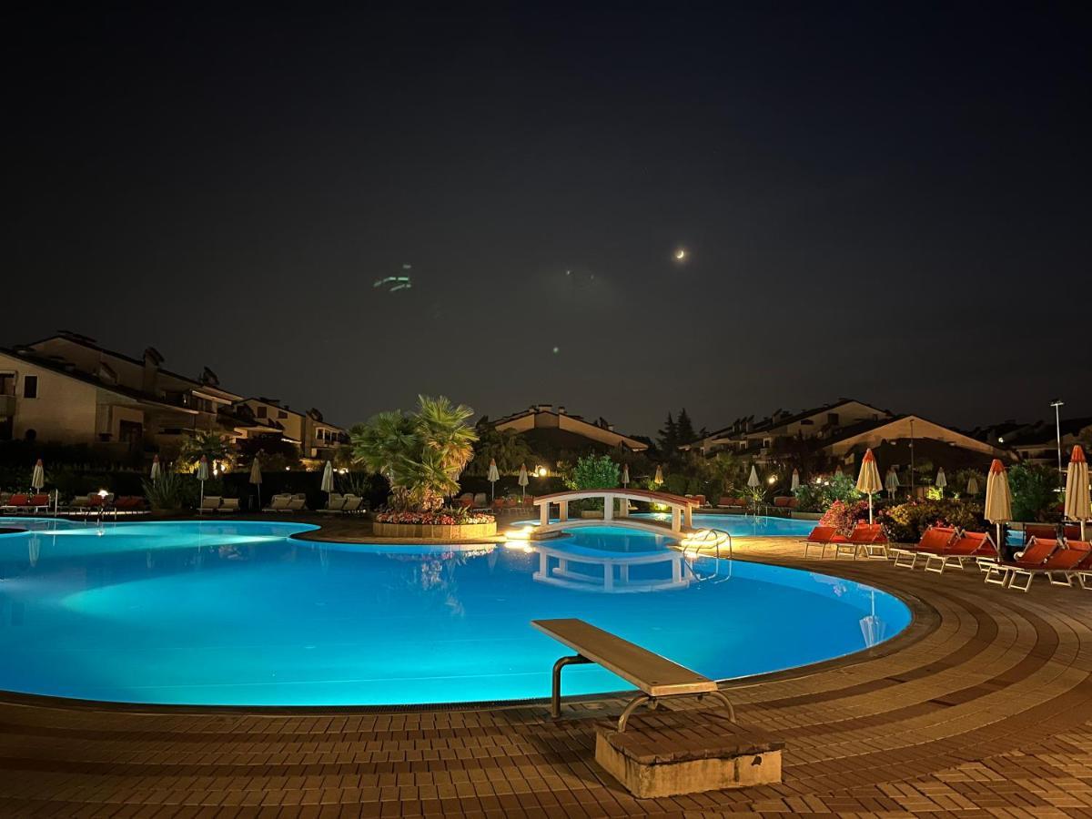 Green Apartment And Pools Дезенцано-дель-Гарда Екстер'єр фото