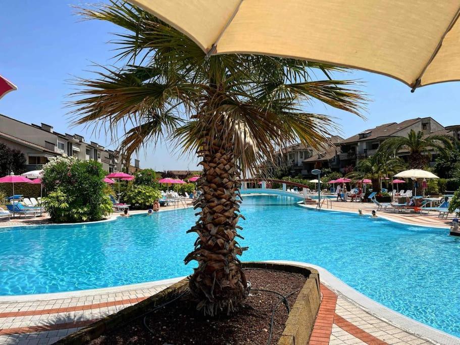 Green Apartment And Pools Дезенцано-дель-Гарда Екстер'єр фото