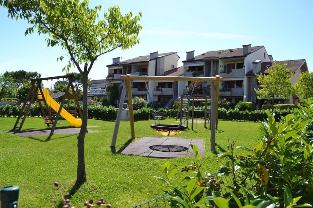 Green Apartment And Pools Дезенцано-дель-Гарда Екстер'єр фото
