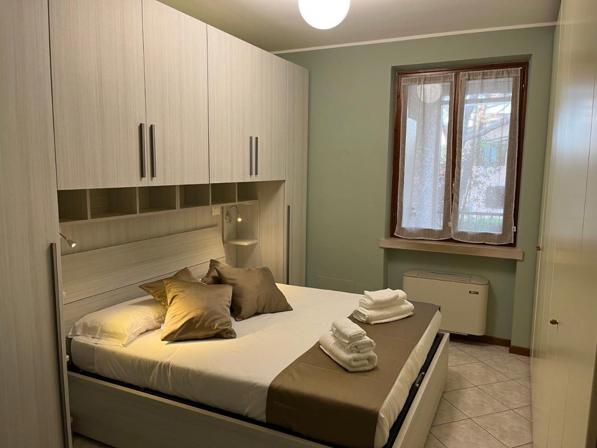 Green Apartment And Pools Дезенцано-дель-Гарда Екстер'єр фото