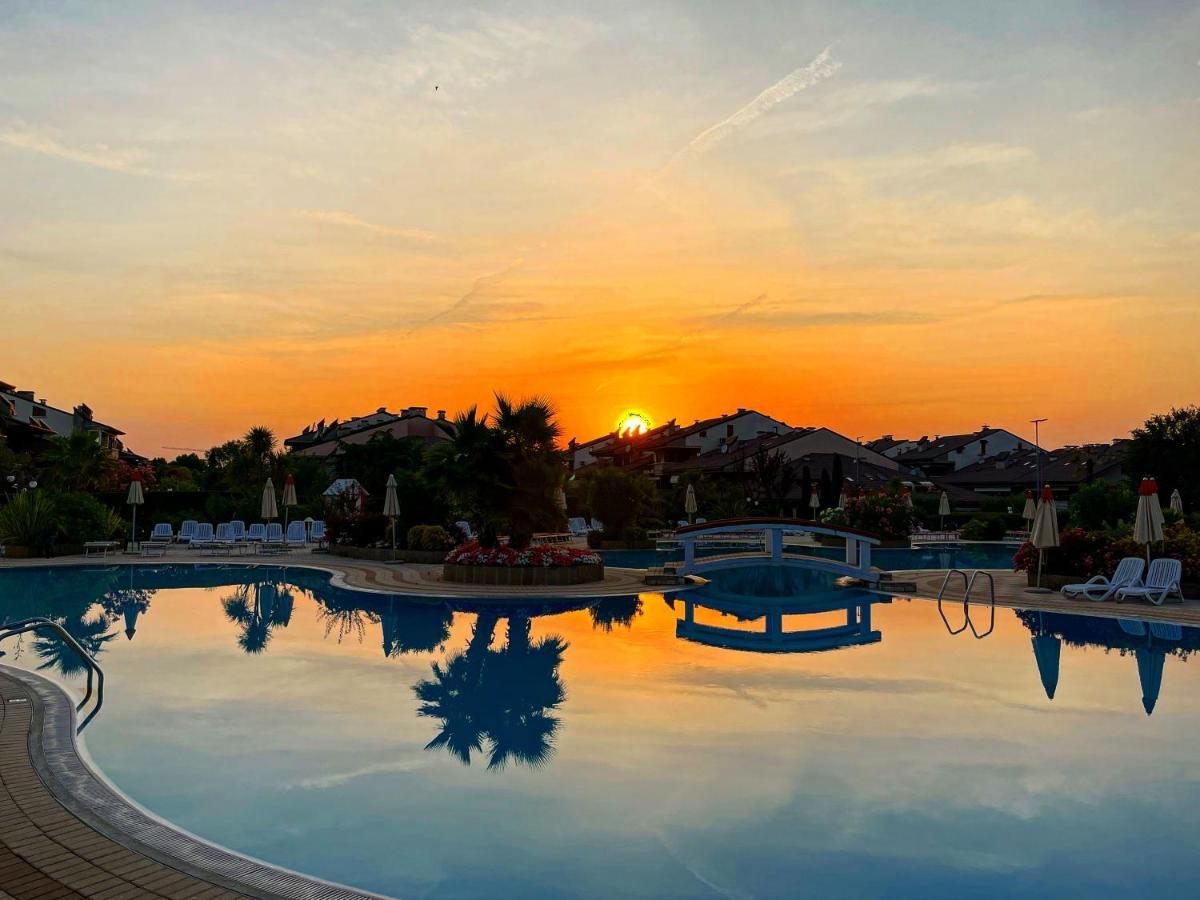 Green Apartment And Pools Дезенцано-дель-Гарда Екстер'єр фото