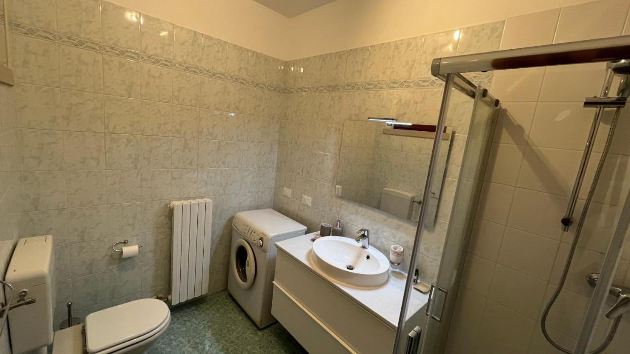 Green Apartment And Pools Дезенцано-дель-Гарда Екстер'єр фото